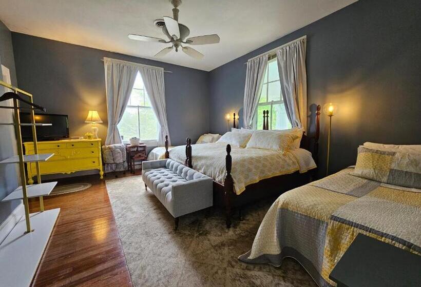 디럭스 룸 킹사이즈 침대, Winridge Manor