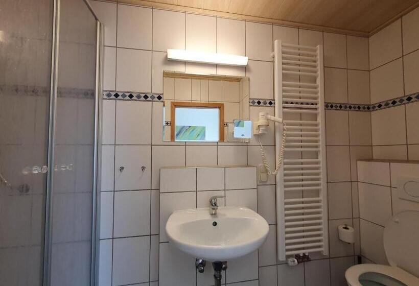 Номер Стандарт Индивидуальный с Балконом, Garni Hotel Biebertal Am Milseburgradweg