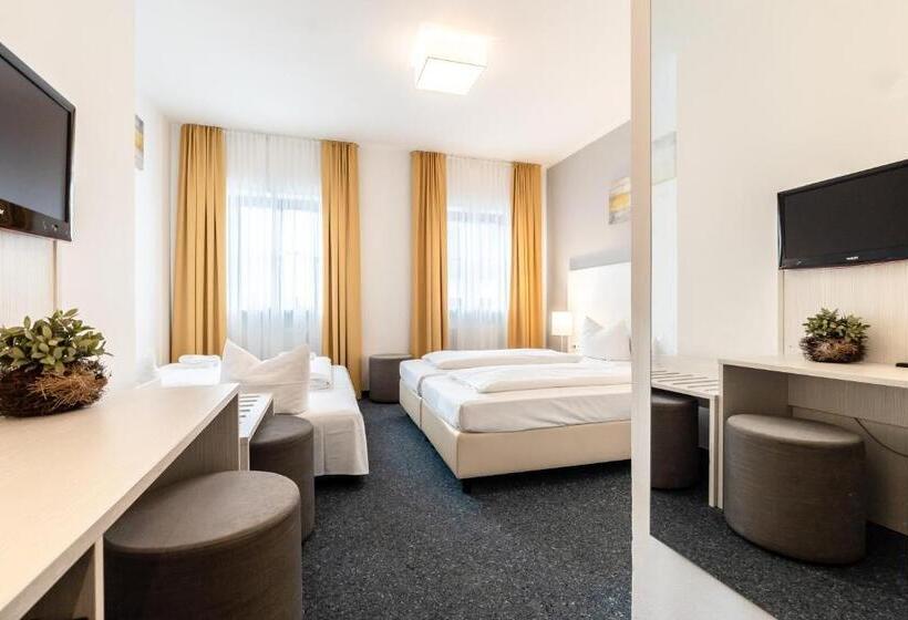 Номер Стандарт Трехместный, Wandinger Hof By Lehmann Hotels