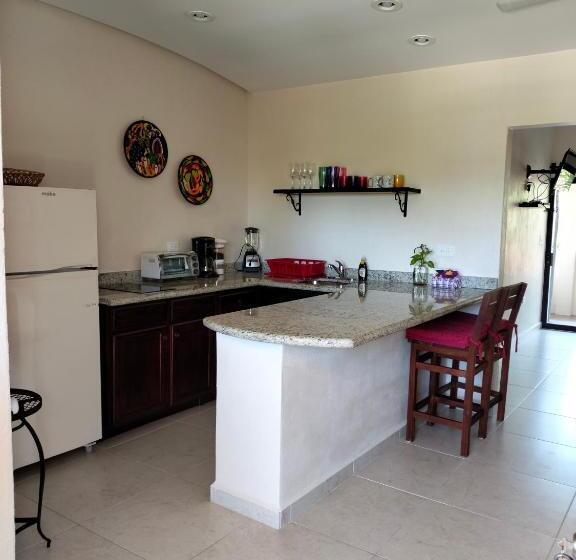 غرفة قياسية مطلّة علي حمام السباحة, Cabañas Puerto Morelos