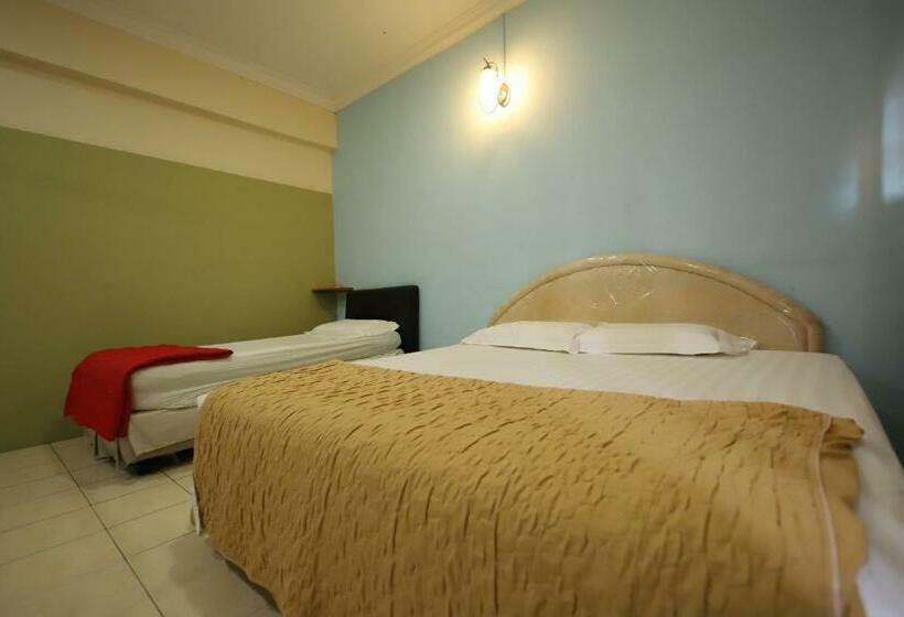 Номер Стандарт Трехместный, Oyo Homes 90575 Ck Bahau Homestay
