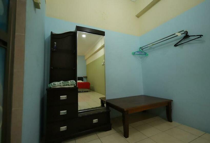 Номер Стандарт Трехместный, Oyo Homes 90575 Ck Bahau Homestay