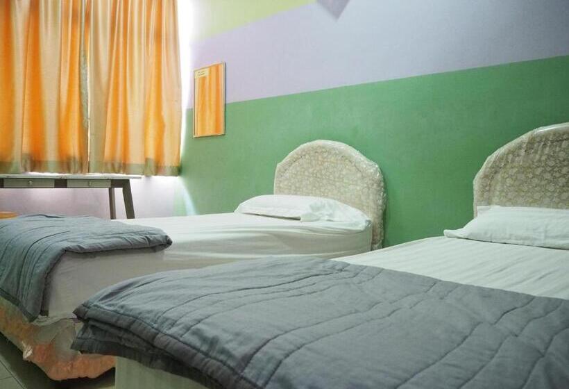 Апартаменты 4 Спальни, Oyo Homes 90575 Ck Bahau Homestay