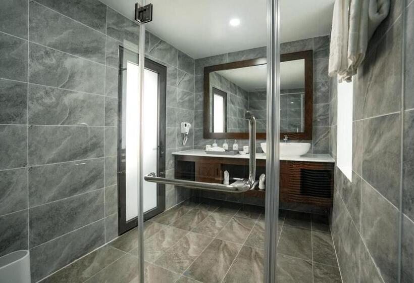 اتاق لوکس با چشم‌انداز استخر, Dad Resort Phú Quốc