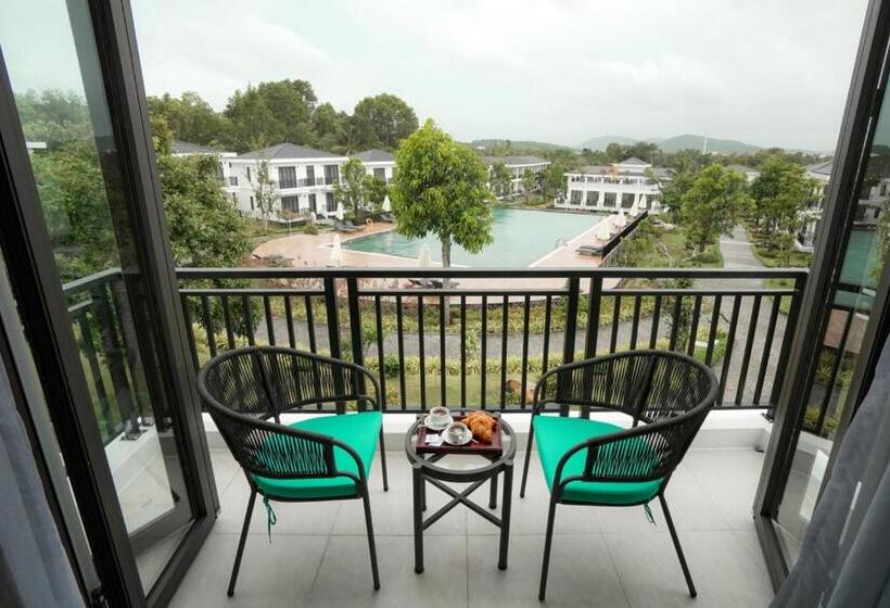 اتاق استاندارد با چشم‌انداز استخر, Dad Resort Phú Quốc