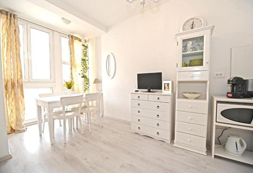 Апартаменты 1 Спальня, Tinel Rooms Old City Center