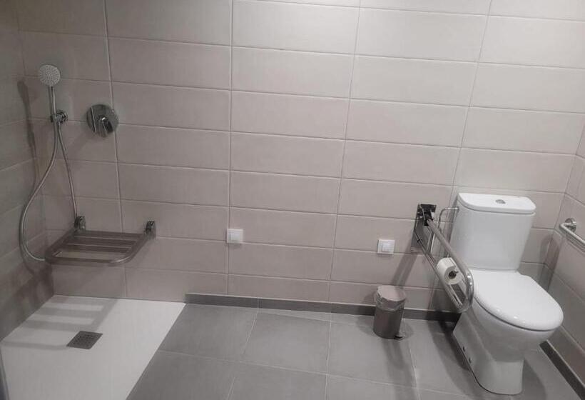 חדר סטנדרט מותאם לאדם עם מוגבלויות, Malva Hostel