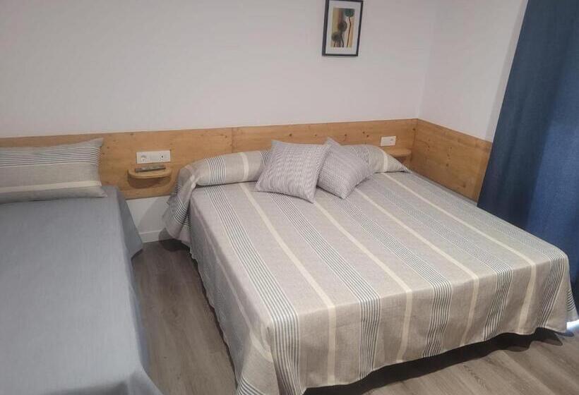חדר סטנדרט לשלושה, Malva Hostel