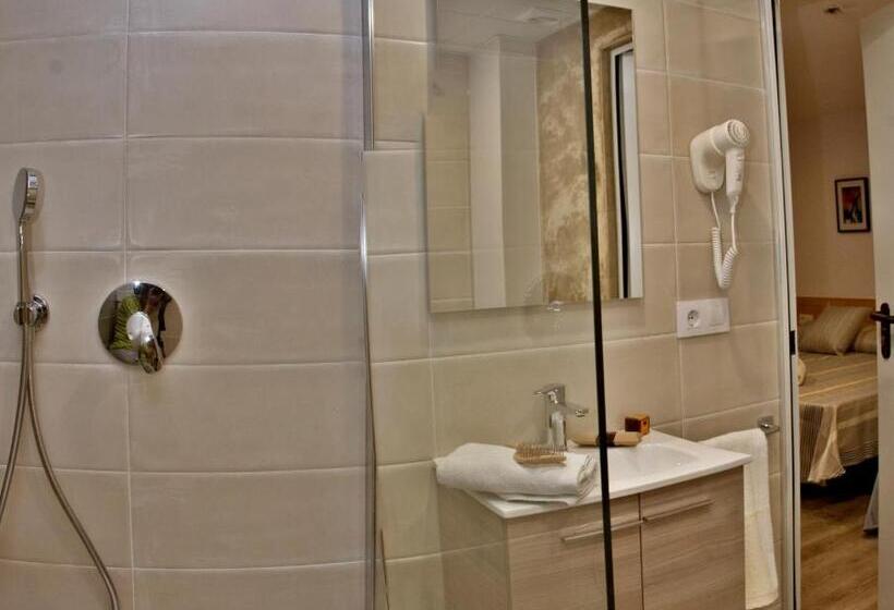 חדר משפחתי, Malva Hostel