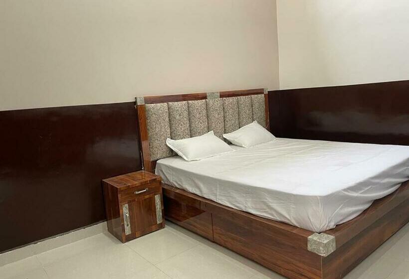 Трехместный Номер Классика, Oyo 90574  Raj Palace