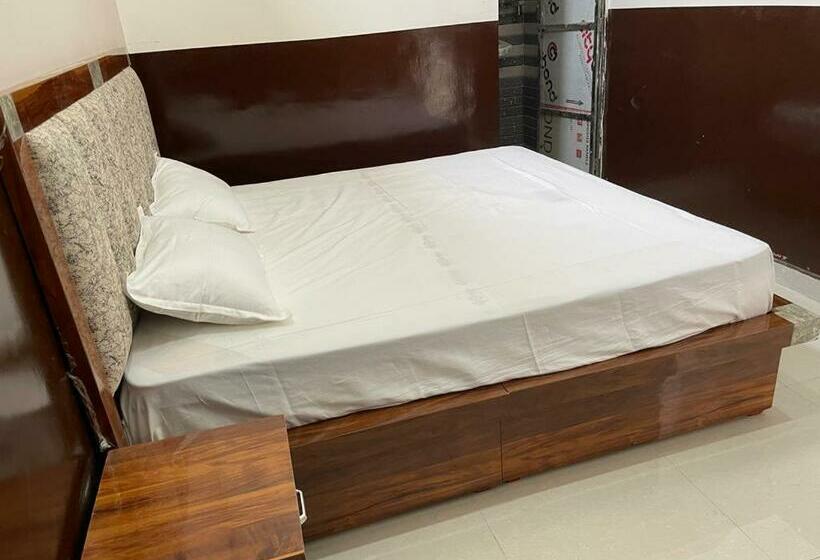 Трехместный Номер Классика, Oyo 90574  Raj Palace