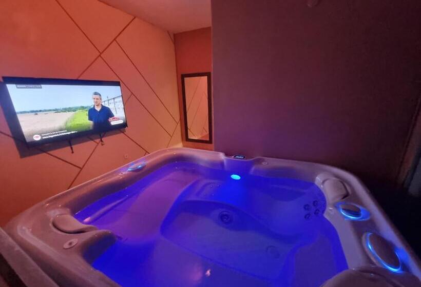 Люкс с гидромассажем, Suite Chic By Les Spa De Venus