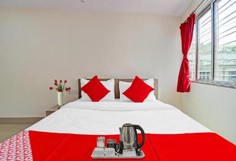 Номер Deluxe, Goroomgo Vhyom Sky Palace Near Sakherbazar Metro Station Kolkata