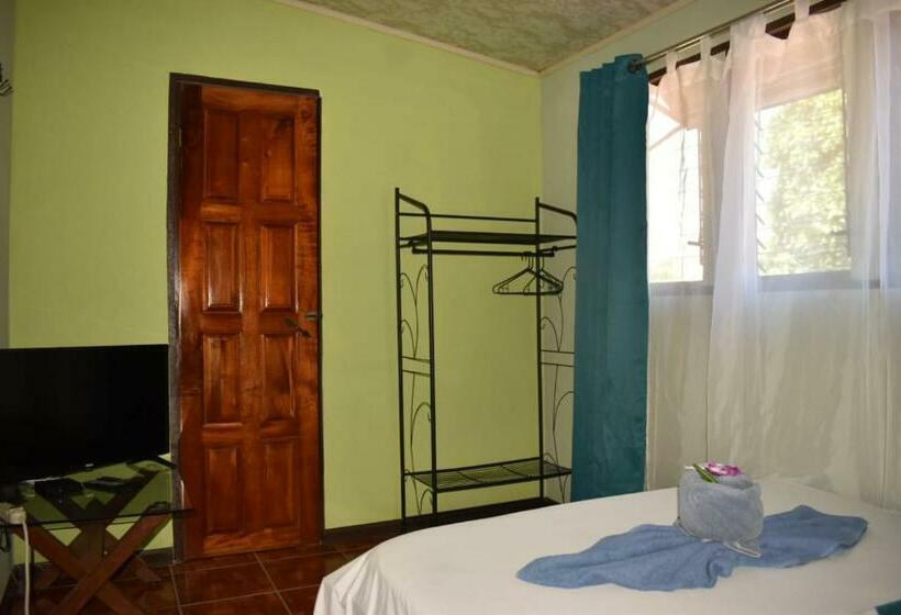 Апартаменты 1 Спальня, The Corner Airbnb
