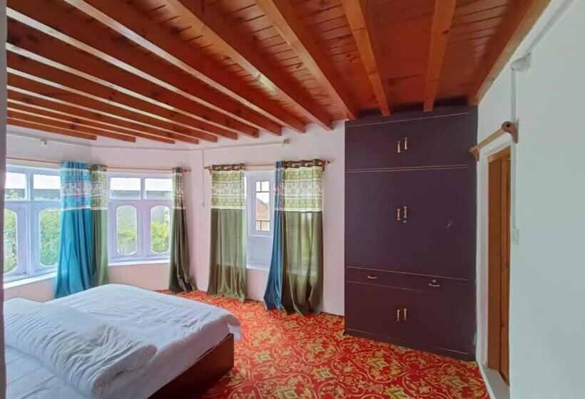 Номер Стандарт Вид на Горы, Kolahoi Heights Guest House