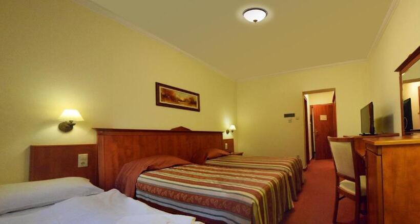 标准三人间, Geréby Kúria Hotel és Lovasudvar