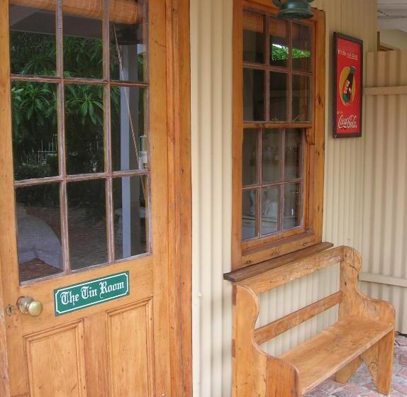 Номер Стандарт, The Old Trading Post