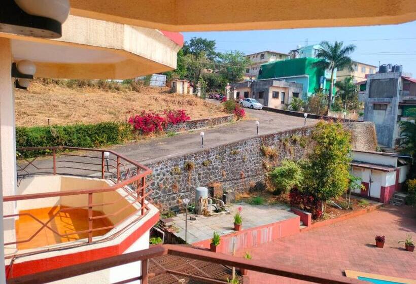 Номер Стандарт Вид на Бассейн, The Dhanhills   A Valley View Hotel In Panchgani