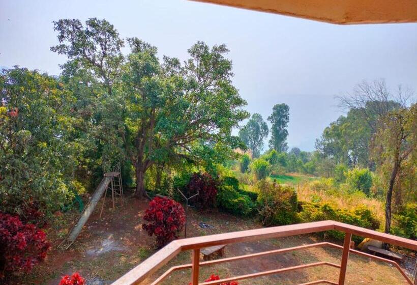 Номер Стандарт Вид на Бассейн, The Dhanhills   A Valley View Hotel In Panchgani