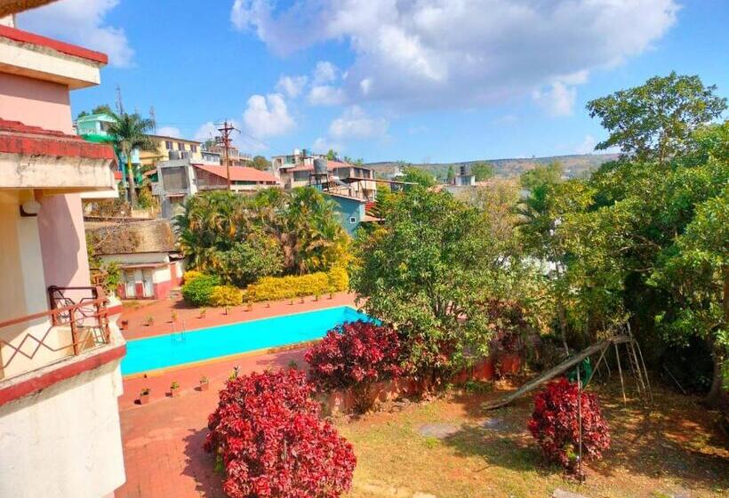 Номер Deluxe Вид на Бассейн, The Dhanhills   A Valley View Hotel In Panchgani