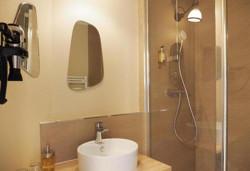 스탠다드 4인용 룸 바다전망, Logis Hôtel Du Belvédère
