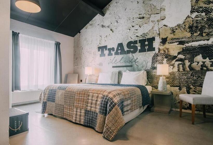 스탠다드 룸, Trash Deluxe
