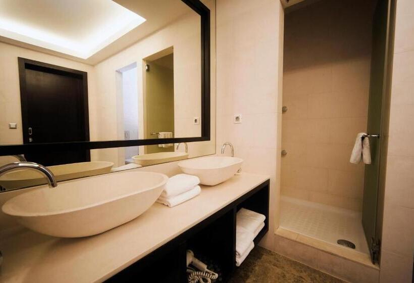 سوییت جونیور لوکس, Residence