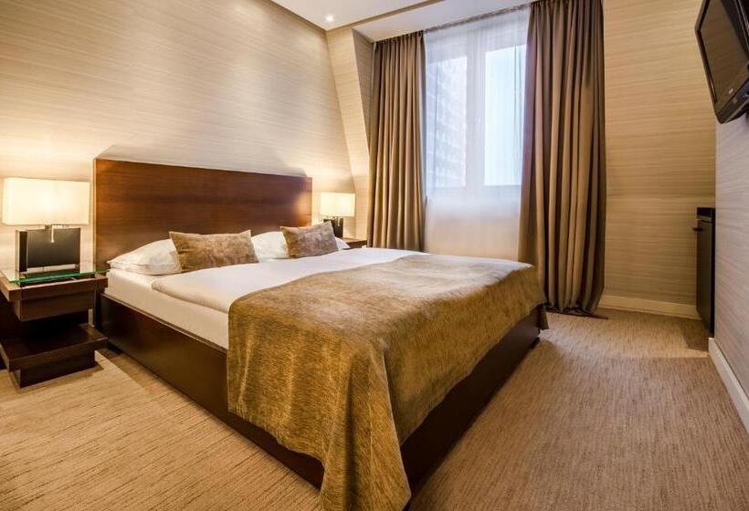اتاق لوکس یک تخته, Residence