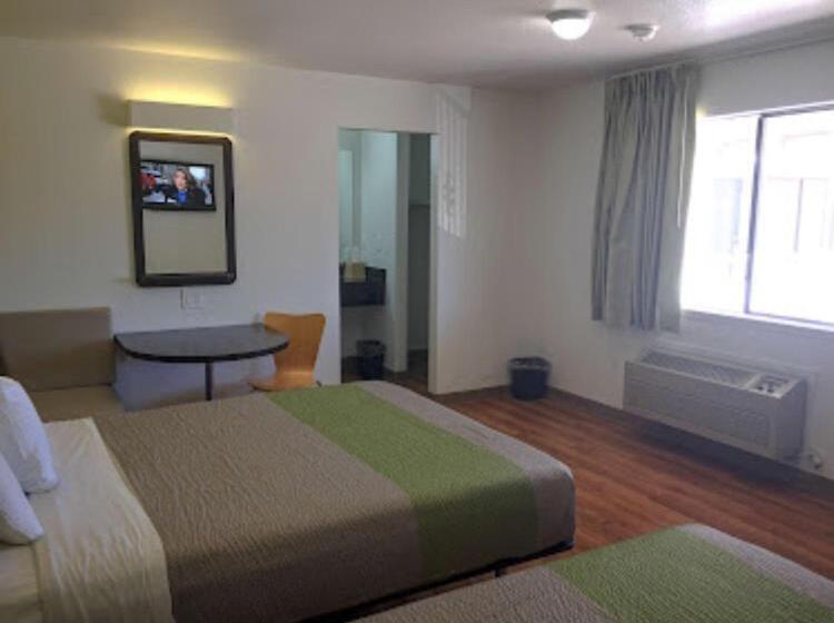 Номер Стандарт, American Inn