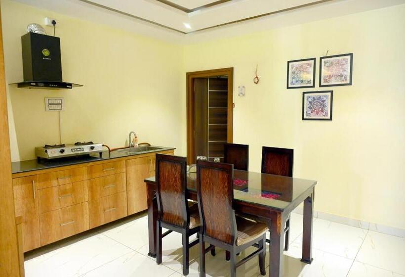 带花园景观和一个卧室的别墅, The Butterfly Luxury Serviced Apartments