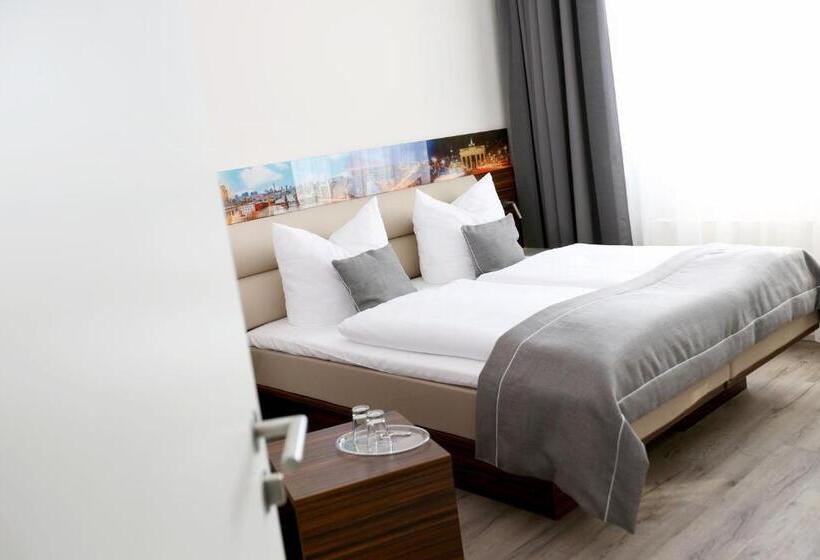 Номер Deluxe, H24 Hoteltow