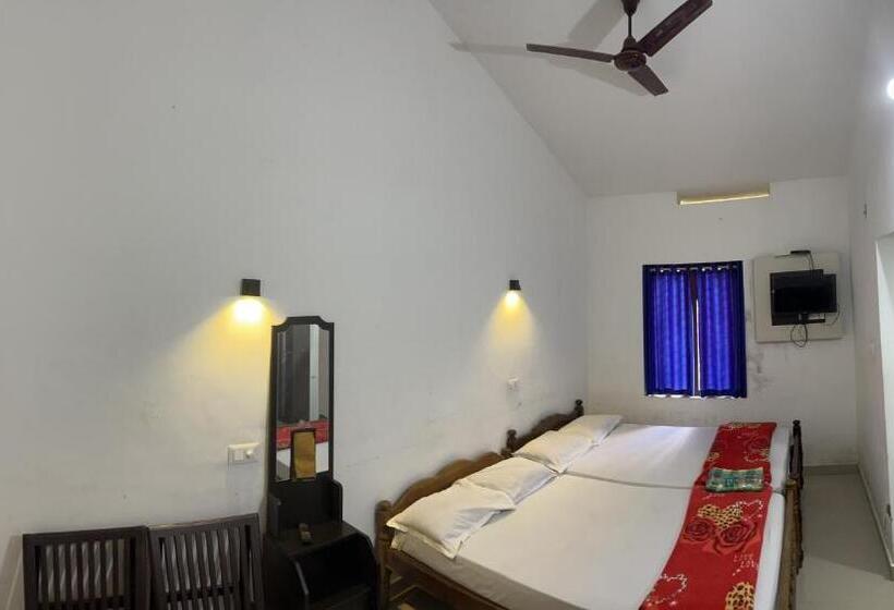 Семейный Номер, Dakshinakasi Guest House