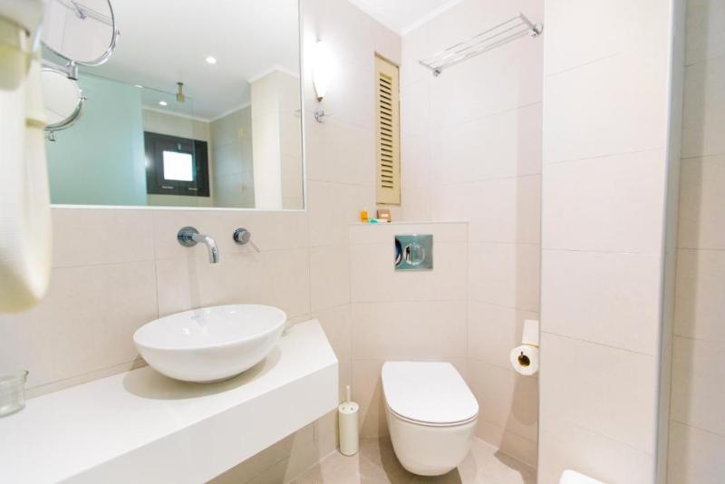 اتاق اساندارد با چشم‌انداز جانبی به دریا, Anita Beach Hotel  Adults Only