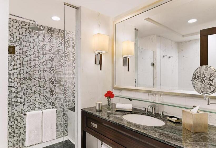 スイート, Crimson Hotel Filinvest City, Manila
