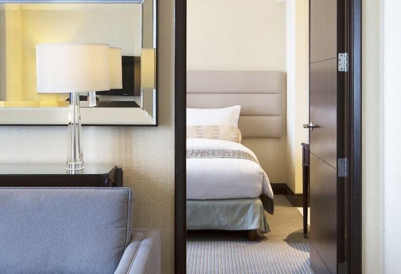 スイート, Crimson Hotel Filinvest City, Manila