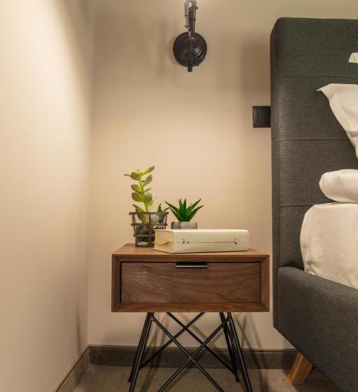 סוויטת ג'וניור עם טרסה, Reverence Boutique