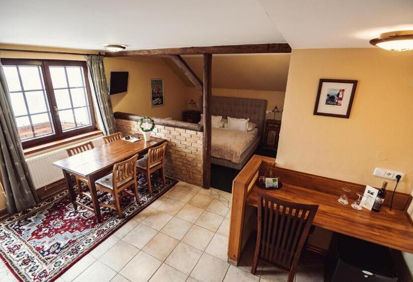 带阳台套房, šumava Inn