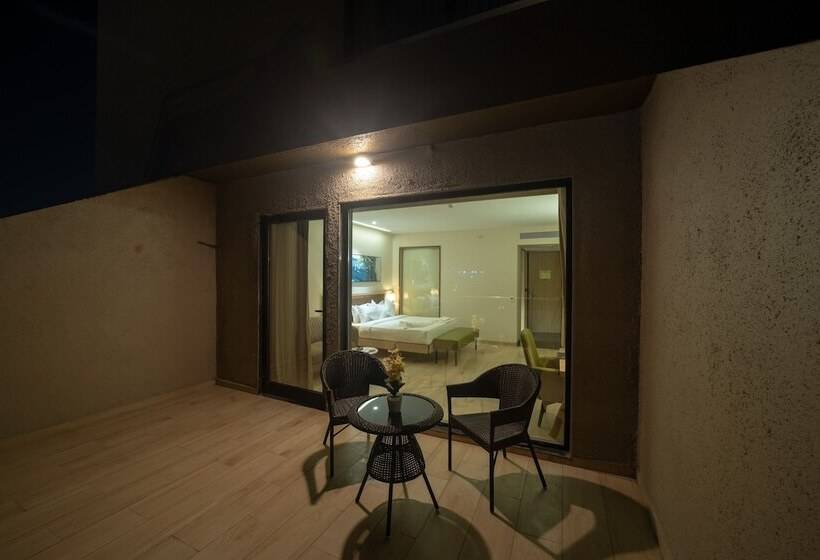 Номер Deluxe, The Monarch At Chakan Midc, Pune