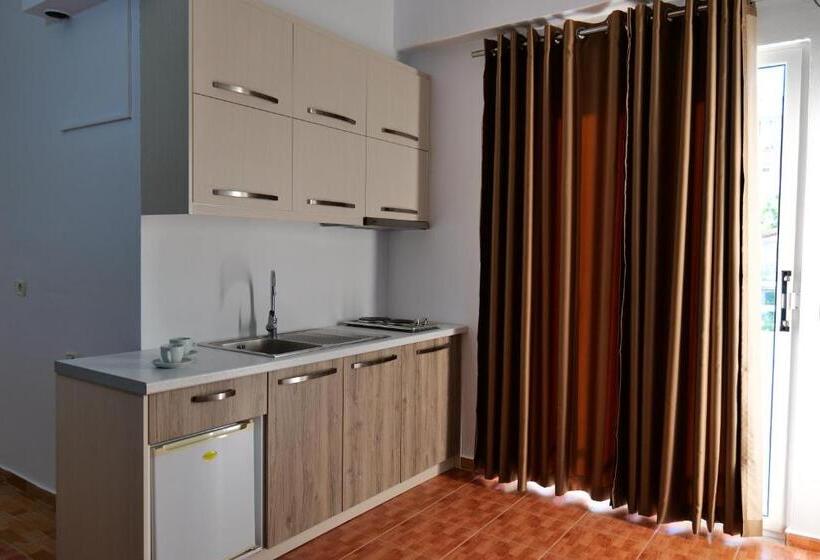バルコニー付きスタンダードトリプルルーム, Saranda Inn Rooms & Apartments