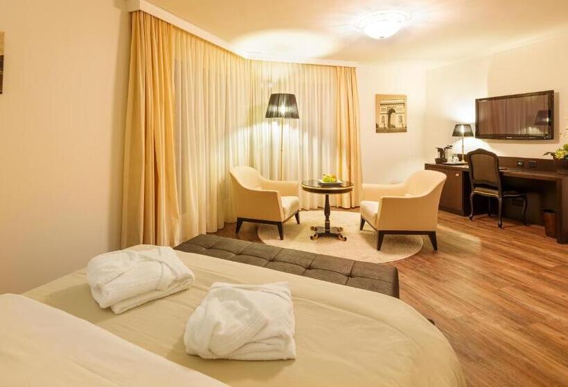 سوییت جونیور, Business Hotel First