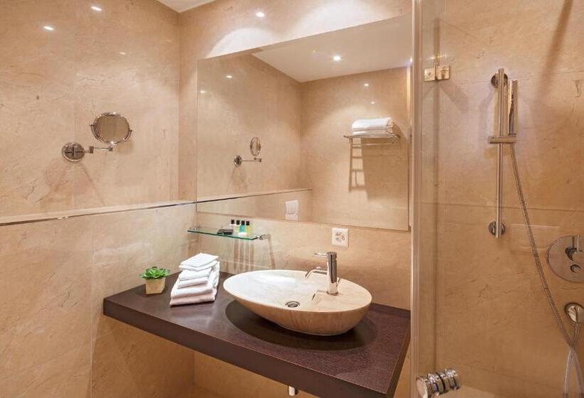 سوییت جونیور, Business Hotel First