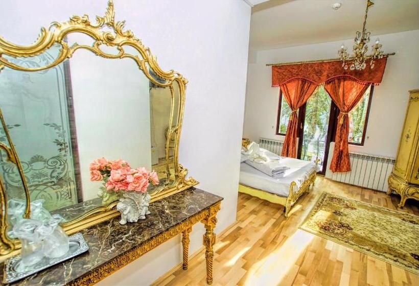 سوییت لوکس, Coroana Moldovei