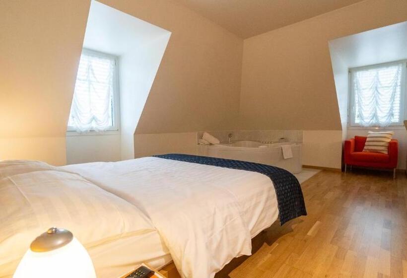 سوئیت جونیور با ماساژ آبی, Hôtel Du Cheval Blanc   City Center