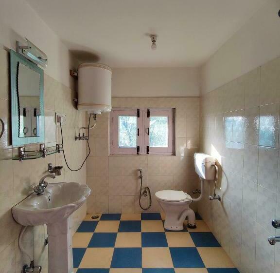اتاق استاندارد با تخت بزرگ, Calm Holiday Inn