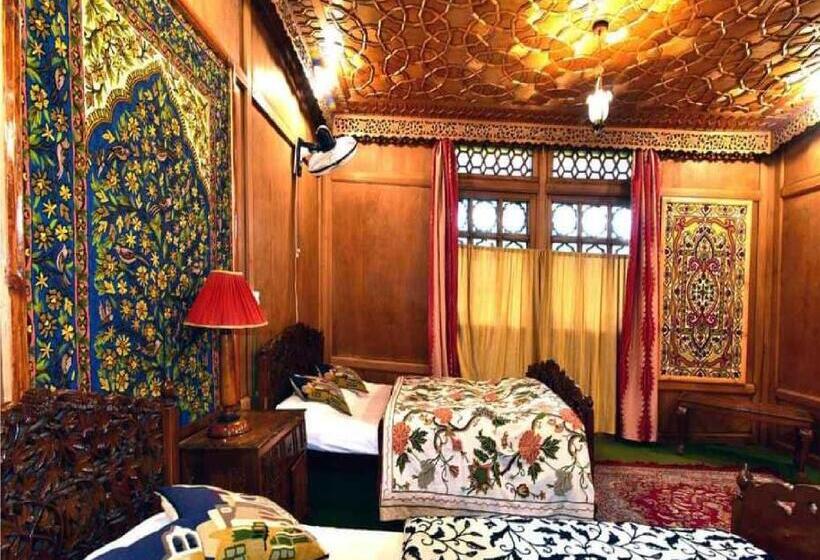 اتاق استاندارد با تخت بزرگ, Calm Holiday Inn
