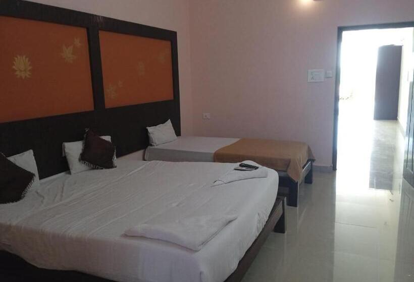豪华三人间, Grand Jp Inn Near 2 Km From Gundlupet Bus Stand