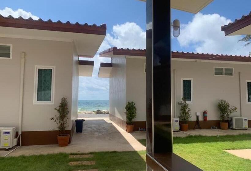 オーシャンビューのスタンダードバンガロー, Pooma Resort