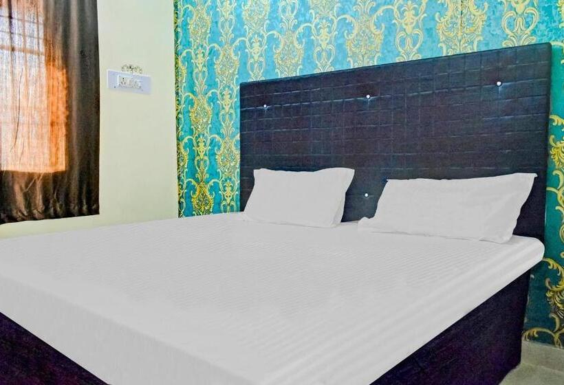 Номер Стандарт Трехместный, Spot On Hotel Seema Inn