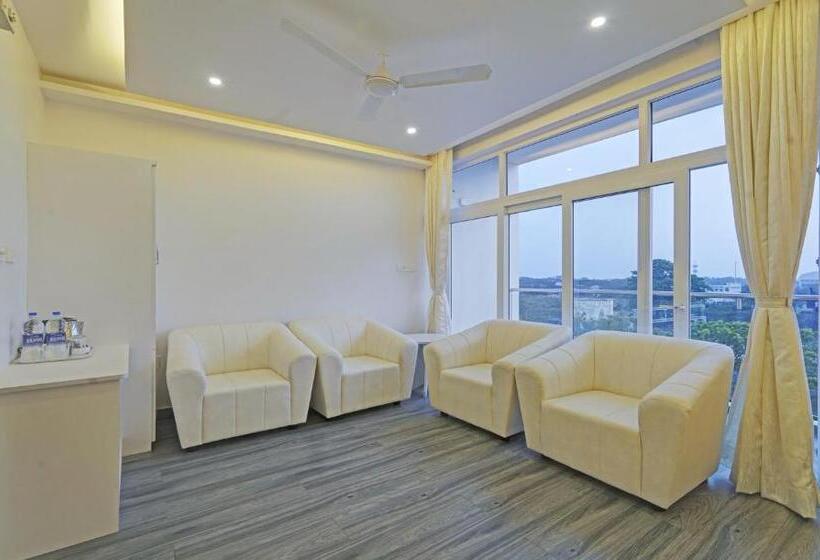 غرفة سوبيريور, Treebo Premium Raffis  Andalusia Bay Way