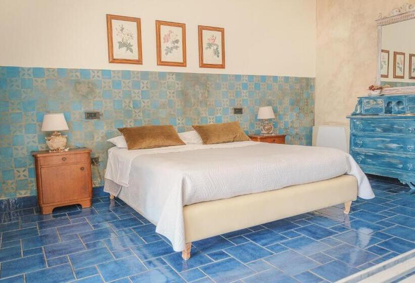 اتاق لوکس با چشم‌انداز دریا, La Casa Nel Borgo